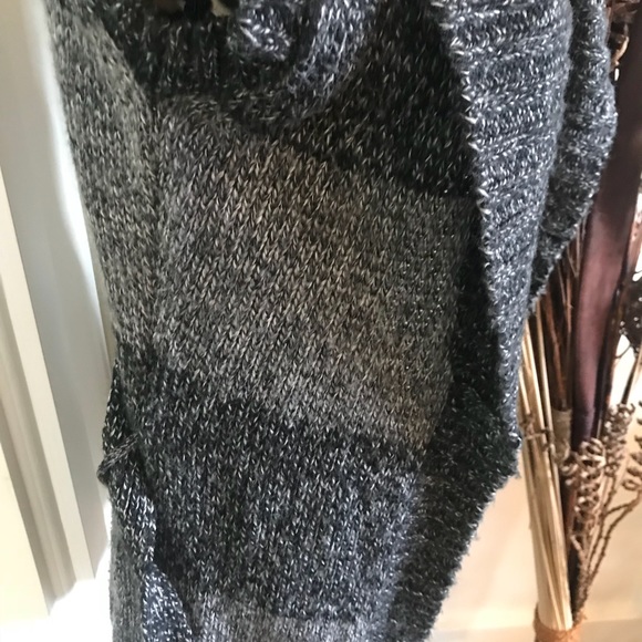 Catch M Sleeveless Sweater Cardigan - Picture 2 of 5